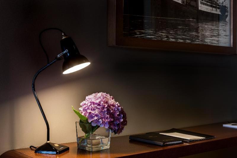 Grand Hotel Acores Atlantico Ponta Delgada  Bilik gambar A desk lamp